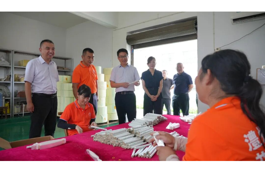 冷亮调研联系点村常态化帮扶工作