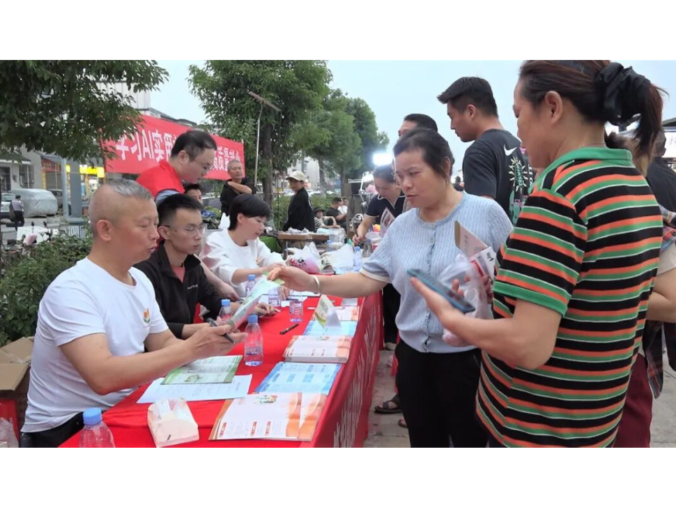 澧县就业服务中心：开展“金秋送服务 政策暖人心”就业创业宣传