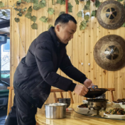 天堑变通途，“家庭”连上了“幸福”——写在矮寨大桥通车10周年之际