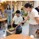 桃江：非遗擂茶进夜校 青年手作传匠心