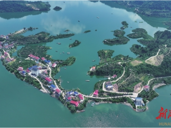 大湖新记丨告别水上养鱼，雪峰湖20万群众靠什么把日子过得比柑橘甜？