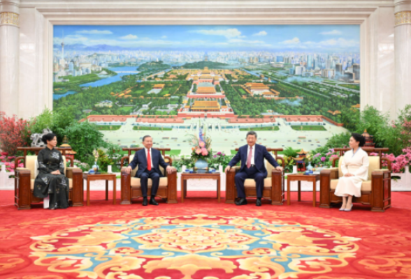 习近平夫妇同苏林夫妇亲切话别