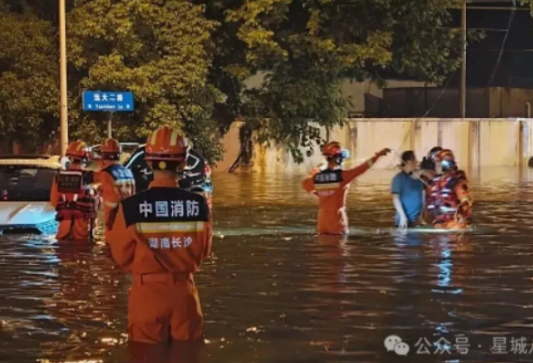暴雨夜的“守夜人”，照亮长沙的另一种光