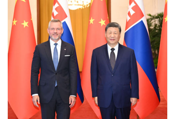 习近平同斯洛伐克总统佩列格里尼会谈