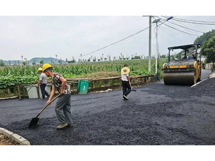 小河坎社区：修路暖民心 旧路换新颜 