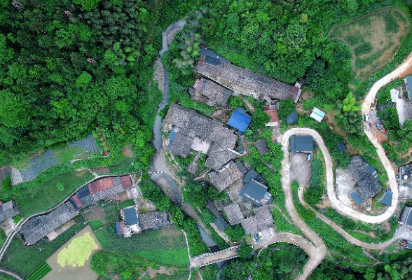 湖南日报全媒体评论员丨见贤思齐，不断书写人民满意的时代答卷