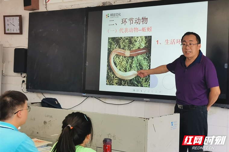 莫顺文老师给八年级学生上课_副本.jpg