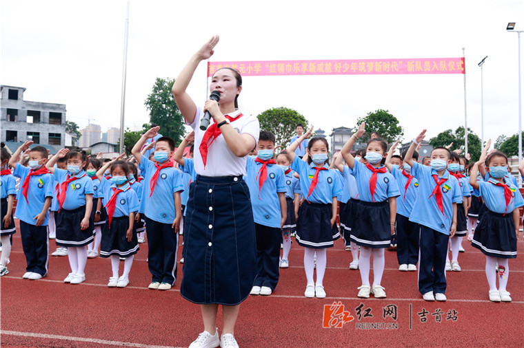 少先队员，敬礼！.jpg