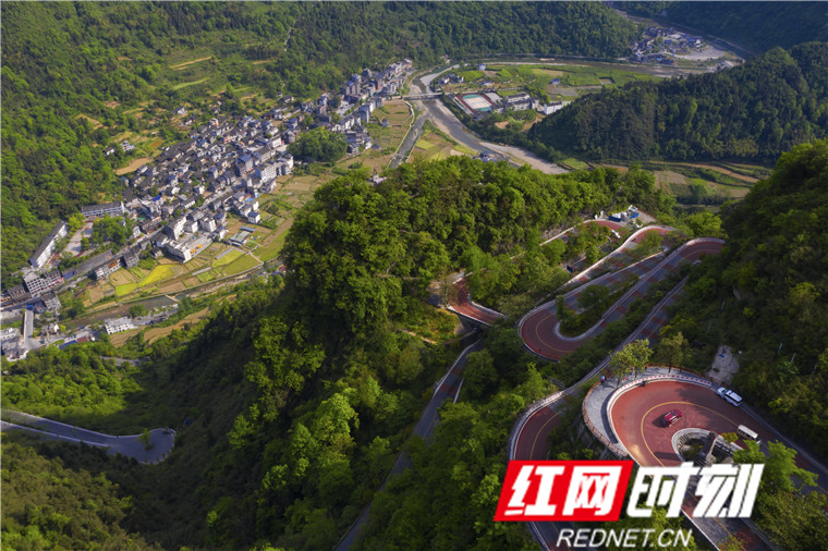 《矮寨公路奇观》 组照6.jpg