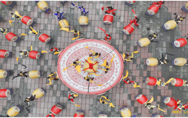 湘西吉首：百面苗鼓响彻山谷 多彩民俗“圈粉”八方