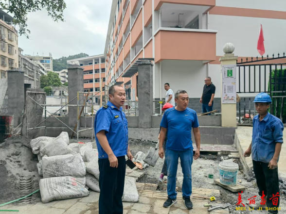 吉首城管加强渣土运输管理 保障开学季环境秩序