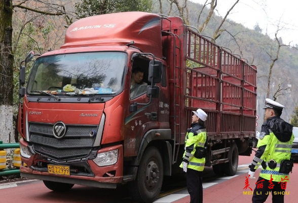 聚焦春运：矮寨交警护航“天险公路”