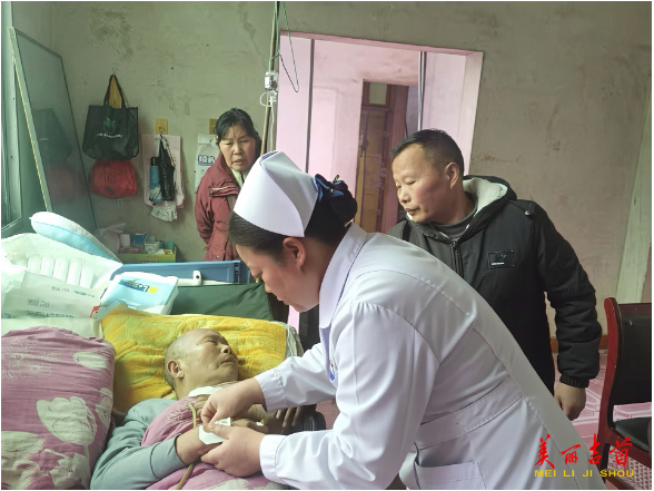 吉首市矮寨镇：暖心解忧！将诊疗服务送到群众家里