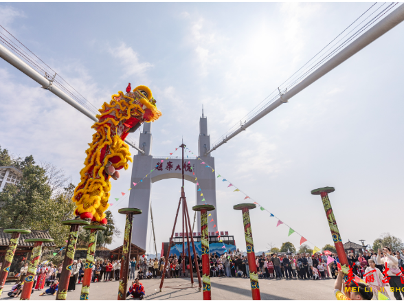 吉首市矮寨大桥景区:非遗“舞”动新春