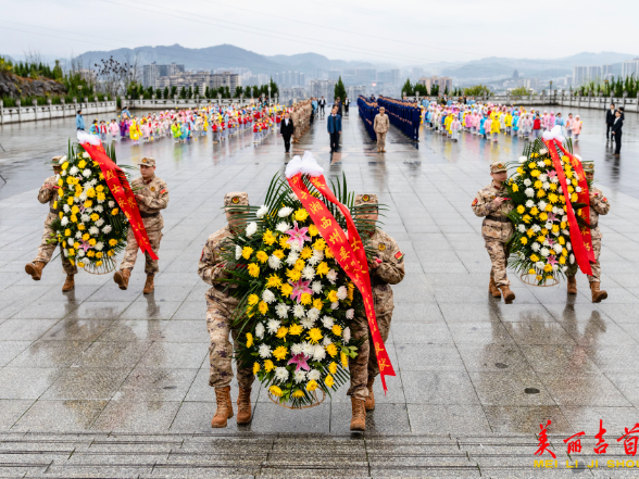 吉首：清明祭英烈 薪火代代传