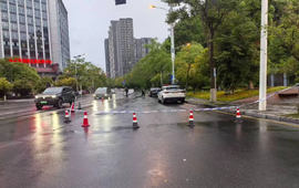 注意！吉首西一环一路段滑坡封路，过往车辆请绕行