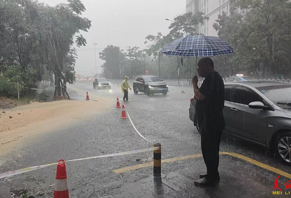 吉首：全力抢通强降雨受阻道路