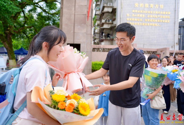 2026年吉首市高考圆满落幕 少年逐梦奔赴新征程