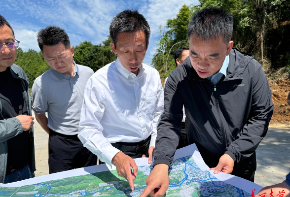周立志调研寨龙片区森林步道建设项目