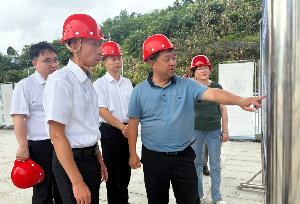 周立志调研华鑫高级中学开学筹备工作
