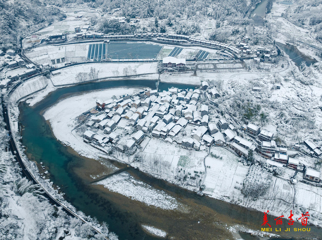 坪朗苗寨雪后风光