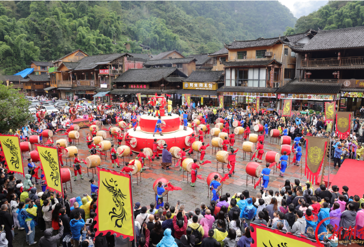 一江月色，满城鼓声——国庆假期吉首“旅游+”融合观察