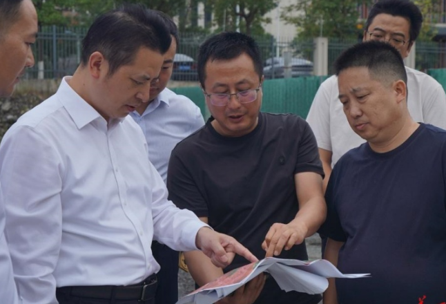 滕朝辉调研吉首重点项目建设工作