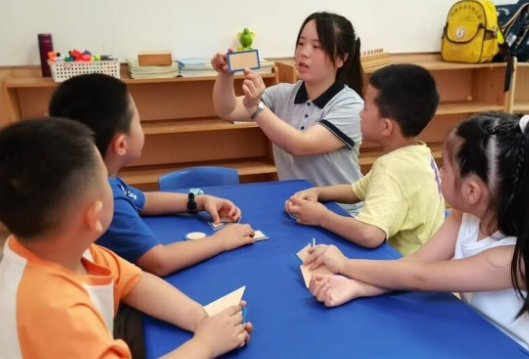 吉首市人民医院暑期爱心托管解职工后顾之忧