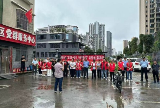 牢记初心使命 奋进复兴征程｜社区有个“杨书记”，居民心里“踏实”
