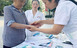 牢记初心使命 奋进复兴征程 | 十年行医，她把党建阵地搬进基层诊室