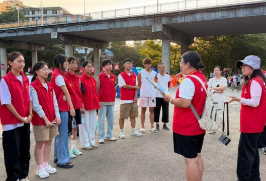 吉首把防溺水课堂搬到峒河岸边 筑牢未成年人安全屏障