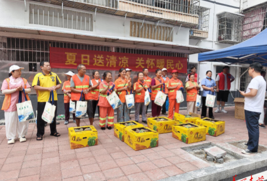 吉首峒河社区：“清凉+健康”双护航 关爱户外劳动者