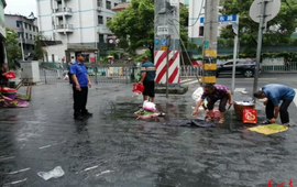 开学季吉首城管站好“护学岗” 筑牢校园“安全网”