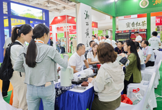 湘西黄金茶组团亮相第十八届湖南茶博会 参展茶品全部售罄