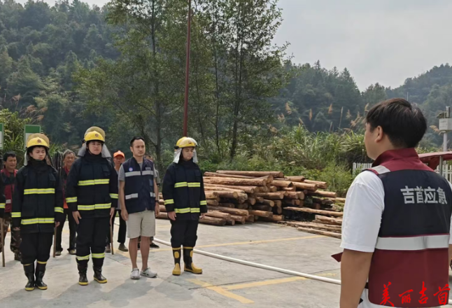 马颈坳镇：以练促战强本领，筑牢山林“防火墙”