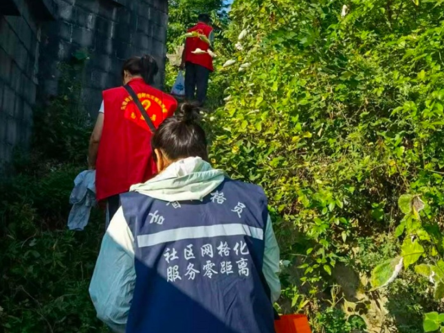 吉首鸦溪社区常态化开展秸秆禁烧巡查宣传