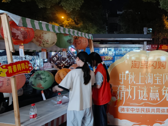 吉首创新打造“市集+宣传”沉浸式民族团结进步宣传阵地