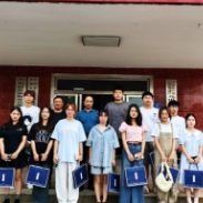 乌山街道高冲村举行大学新生座谈会