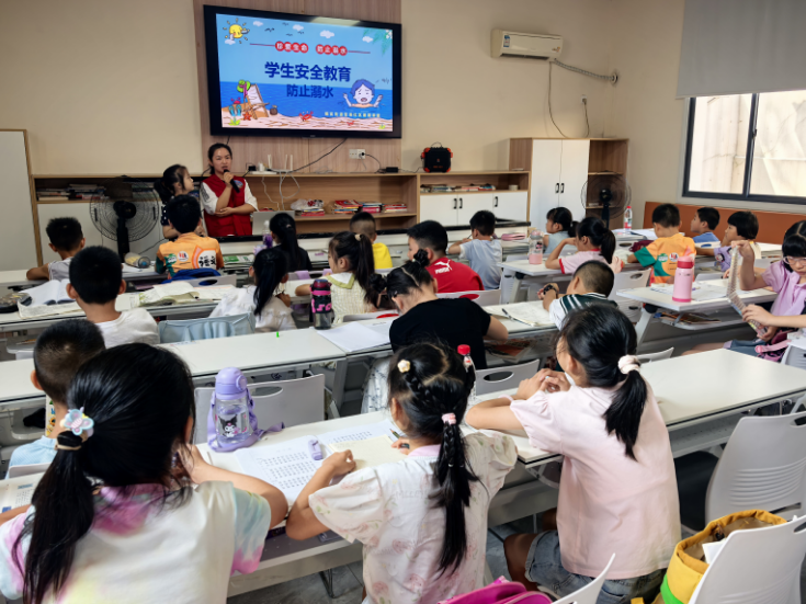 铜官街道：夏季防溺水 党员在行动