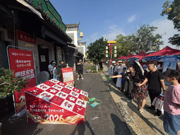 金融消保“乘”公交，趣味宣教“游”景区