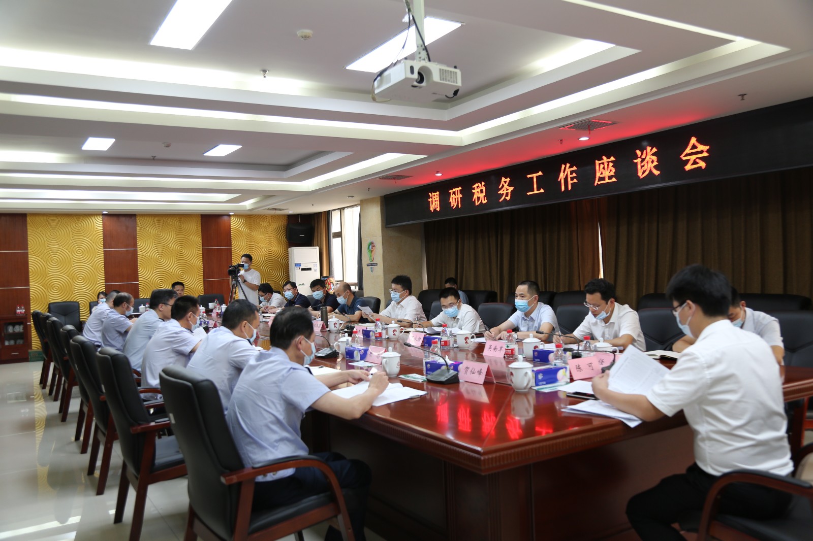 孔令强调研望城区税务工作