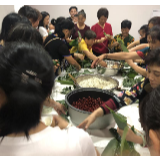 “粽叶飘香邻里情 共庆佳节暖人心” 桃花井社区开展端午节志愿服务关爱活动
