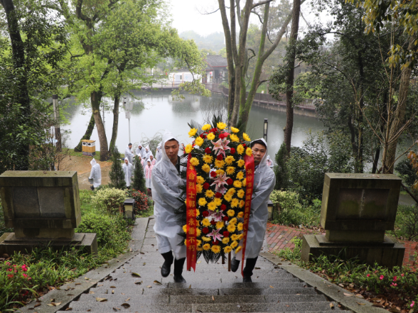 缅怀革命先烈，传承红色基因