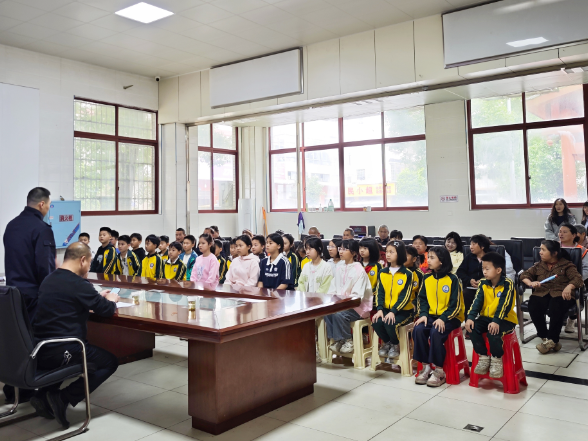 柜台搬进村，课堂开在家