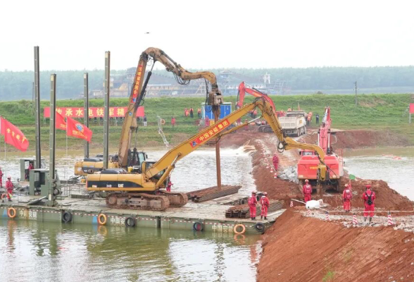 智能装备齐上阵 湖南省堤防抢险封堵应急演练在望城区举行