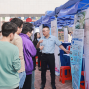 携手高校促就业 精准搭建求职平台