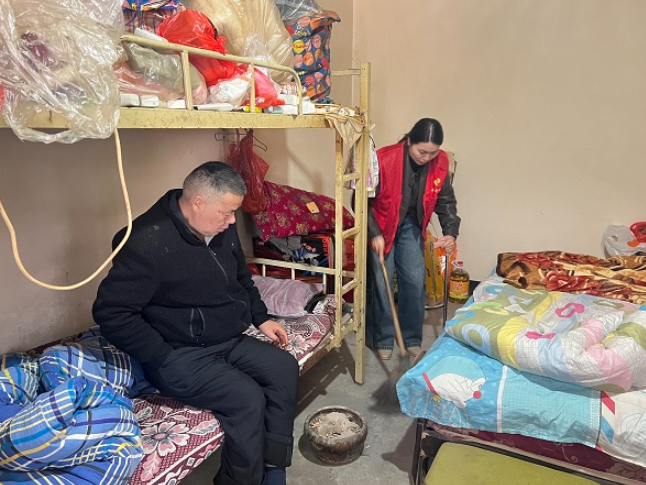 月亮岛街道中华岭村：居家服务暖寒冬，宴话团圆迎新春