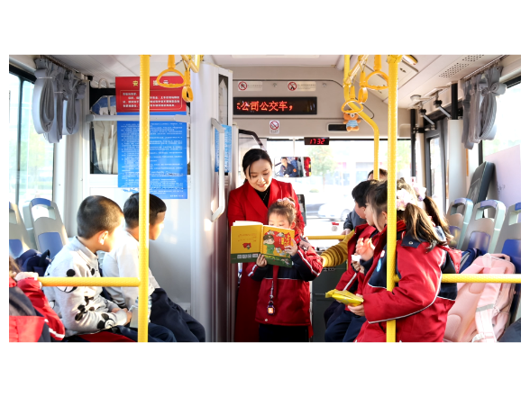 把课堂“搬”上车！望城“雷锋公交”开讲啦