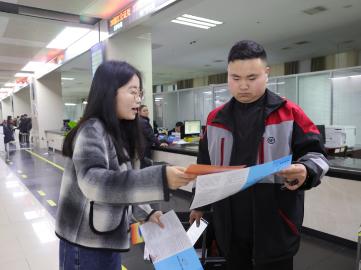 面对面传政策，心贴心解民忧！望城区人社局开展“12333全国统一咨询日”活动