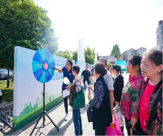 “人人讲安全、个个会应急”——望城区气象局开展防灾减灾日宣传1408.png